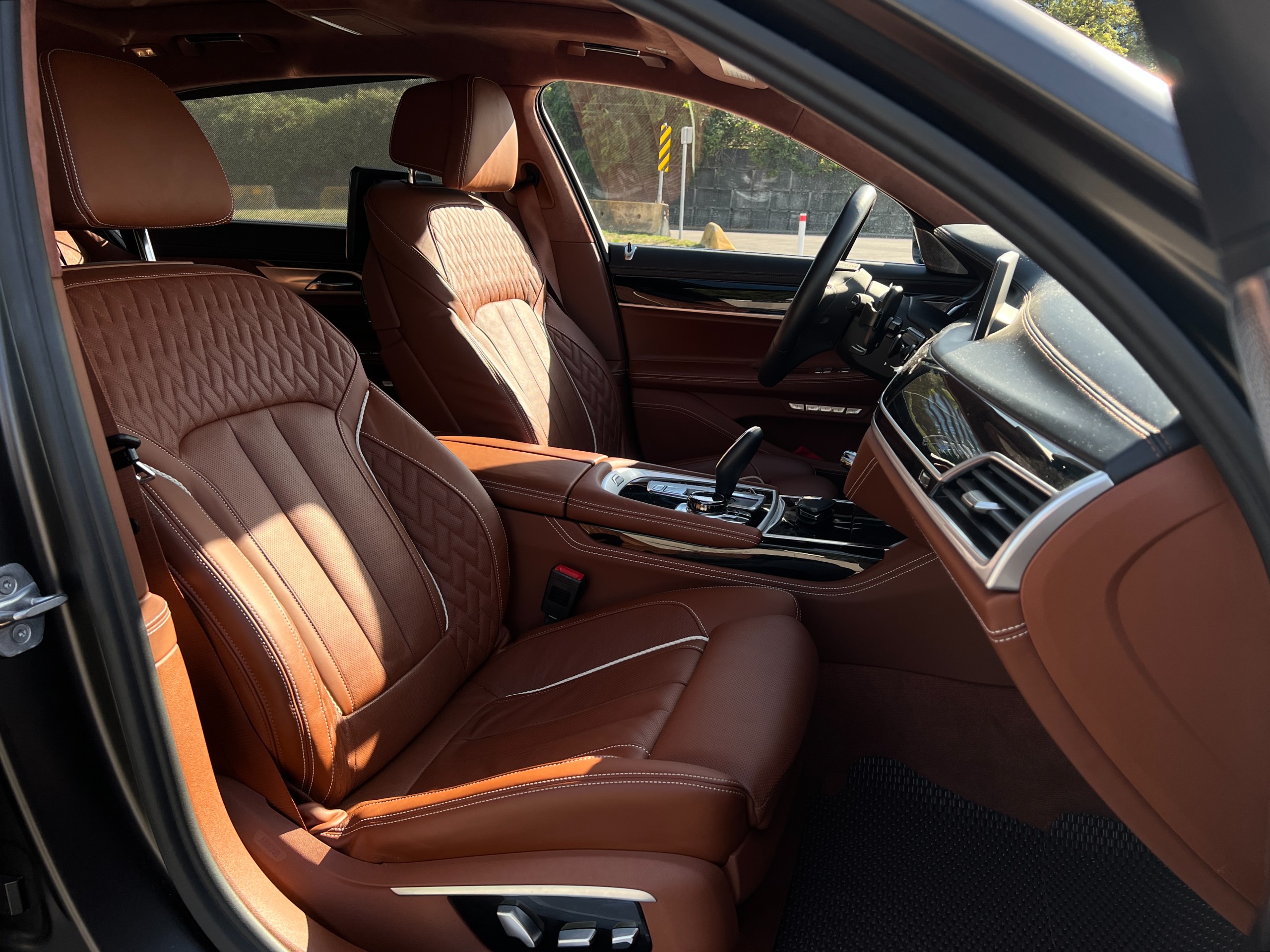 2016 BMW 750Li xdrive | No accident | BC Local | One owner - Image 9